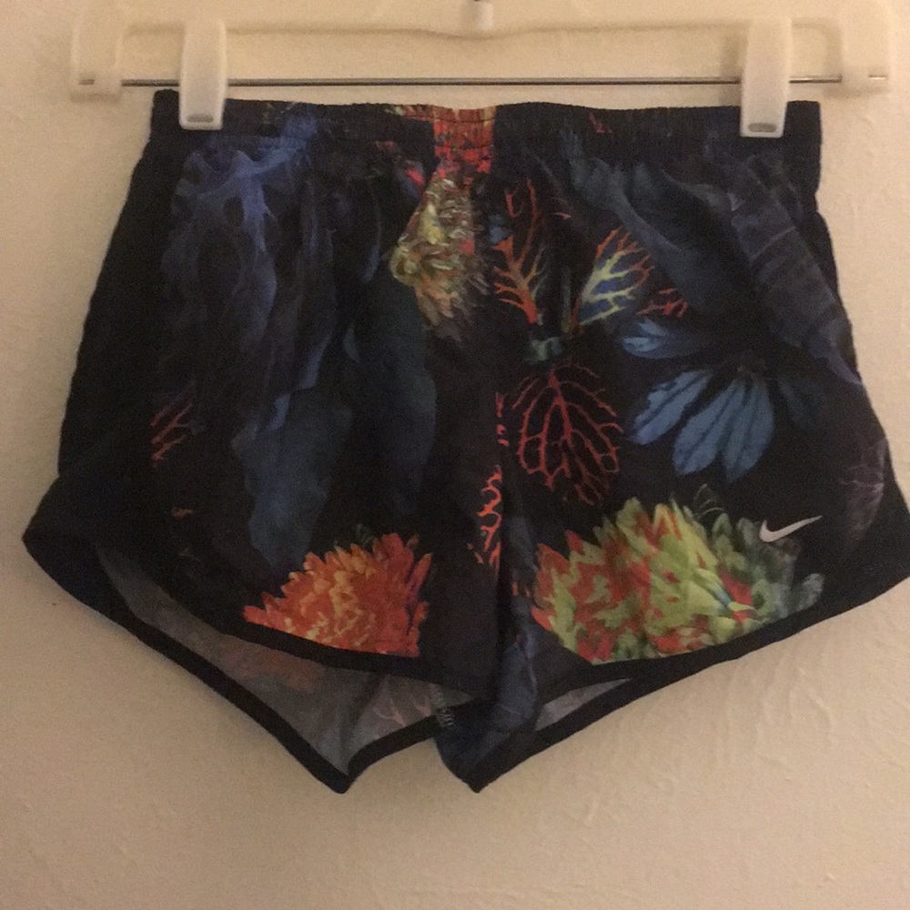 girls Nike dri-fit shorts size medium